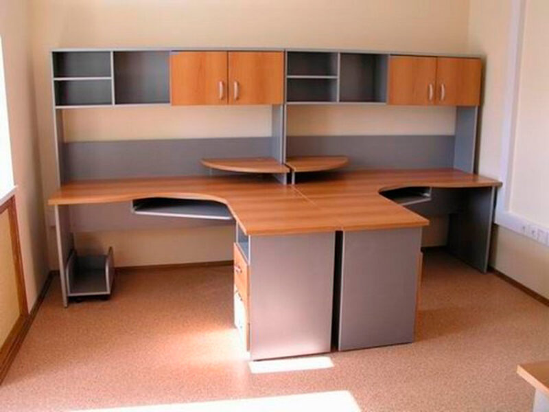 Офісні меблі для персоналу. Столи, шафи, офісні тумбочки.
